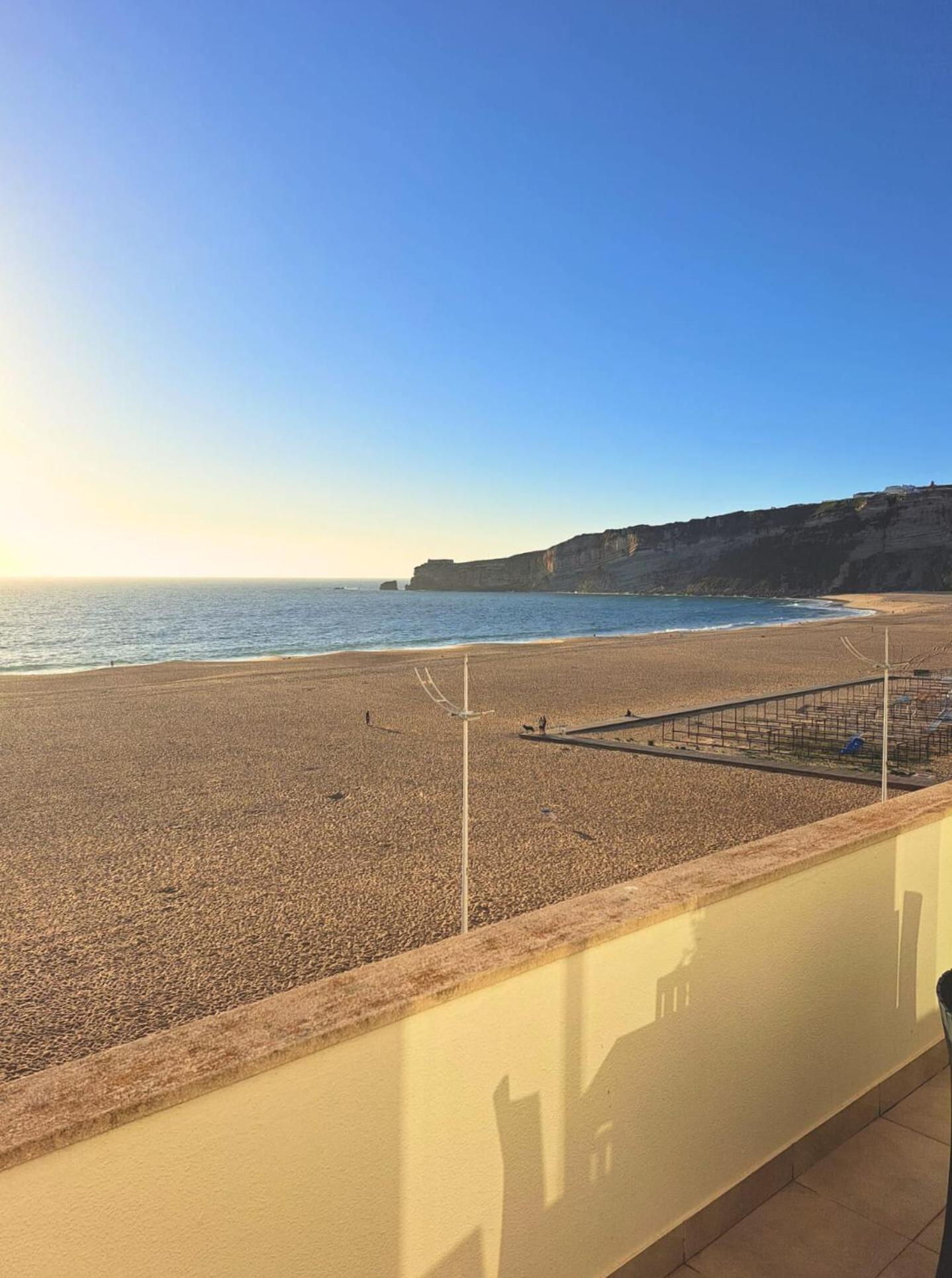 Sunset Terrace - Beachfront Apartment With Private Parking นาซาเร ภายนอก รูปภาพ