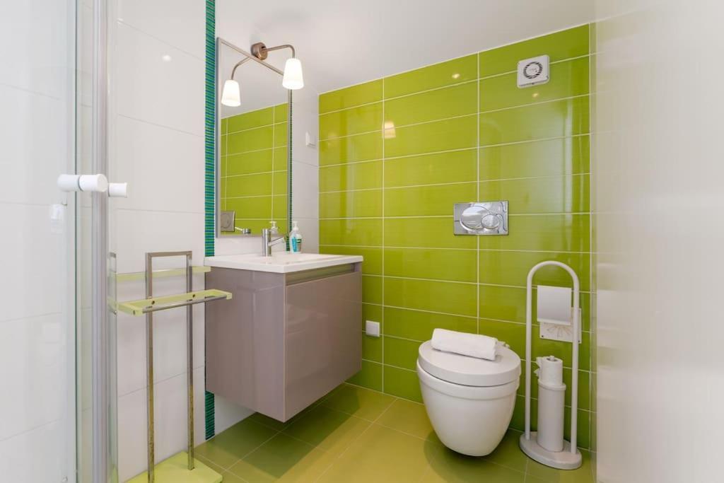 Sunset Terrace - Beachfront Apartment With Private Parking นาซาเร ภายนอก รูปภาพ